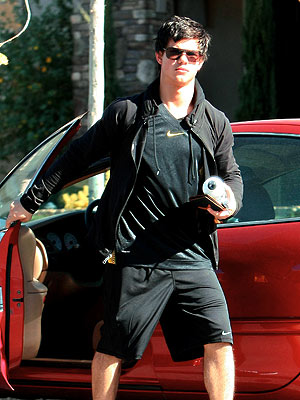 taylor lautner working out