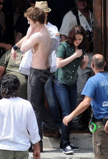 Kristen Stewart And Robert Pattinson Kissing In Public. 2010 Kristen Stewart arrives