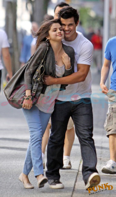 pictures of taylor lautner and selena. Taylor Lautner and Selena